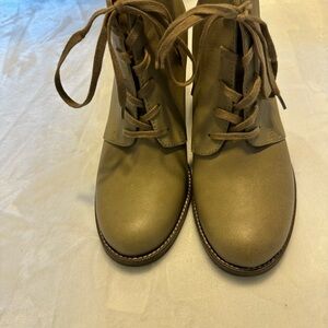 Latigo Jasmine Mushroom Women's Leather Lace-Up Boots